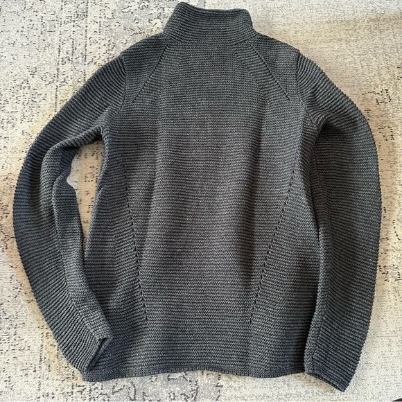 J.McLaughlin Turtleneck - Picture 1 of 5